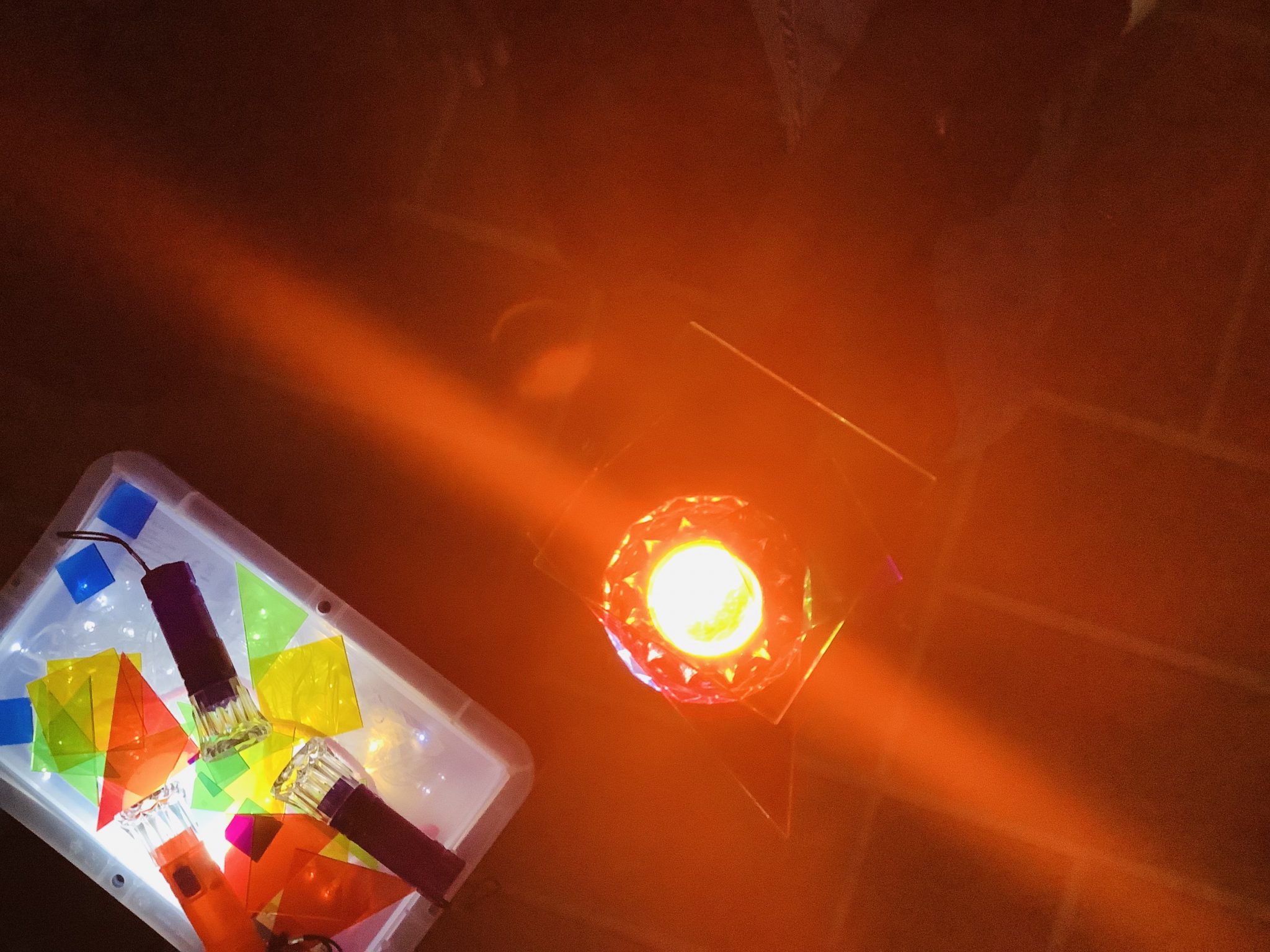 Die Experimente AG wird bunt – Christophorus-Schule Düren